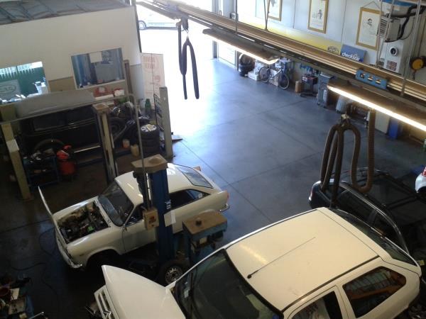 Officina meccanica con attrezzature per l'installazione di impianti GPL e metano
